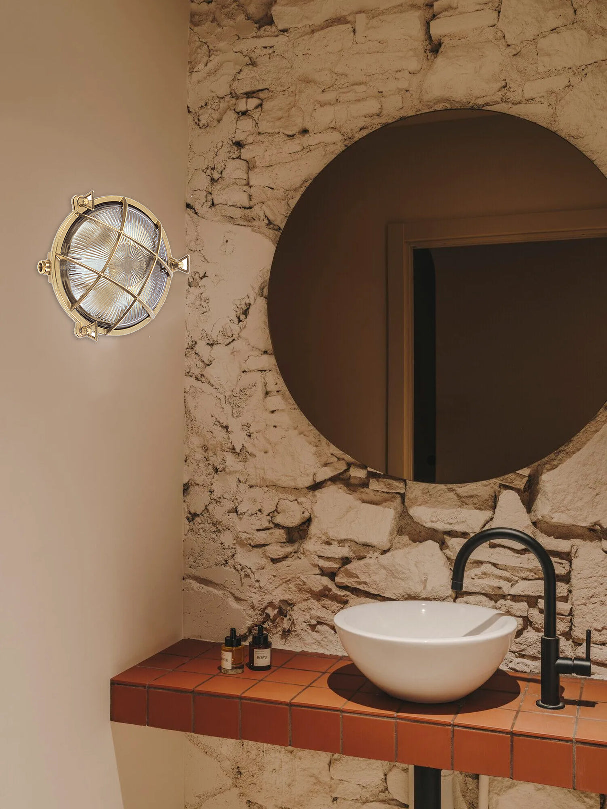 מנורת קיר גינה חוץ סמי| פליז יצוק| IP44