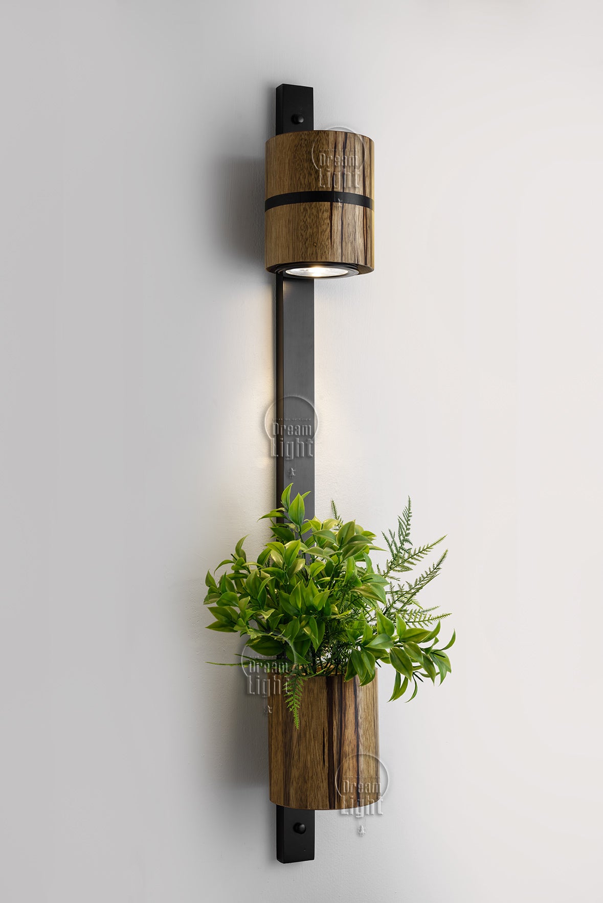 מנורת קיר פלמה עץ בעבודת יד