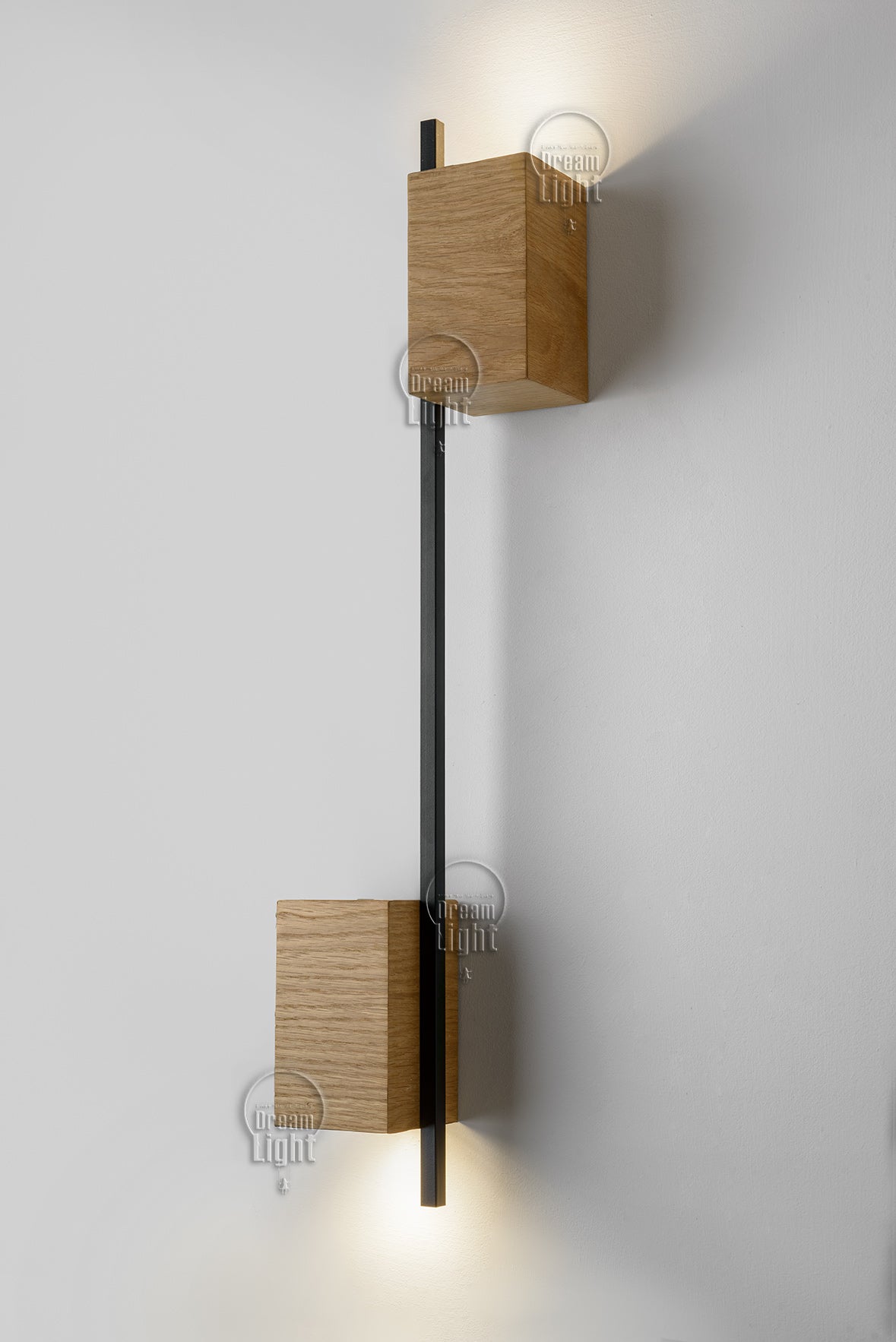 מנורת קיר ויביה אנכי אפ-דאון עץ בעבודת יד