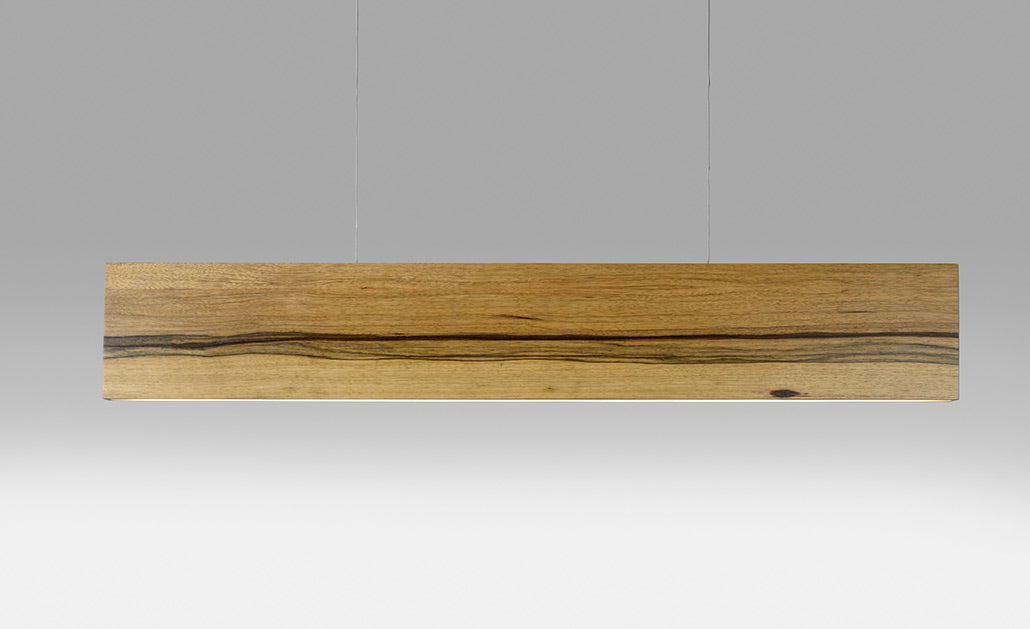 מנורת תלייה פרופיל עץ בעבודת יד