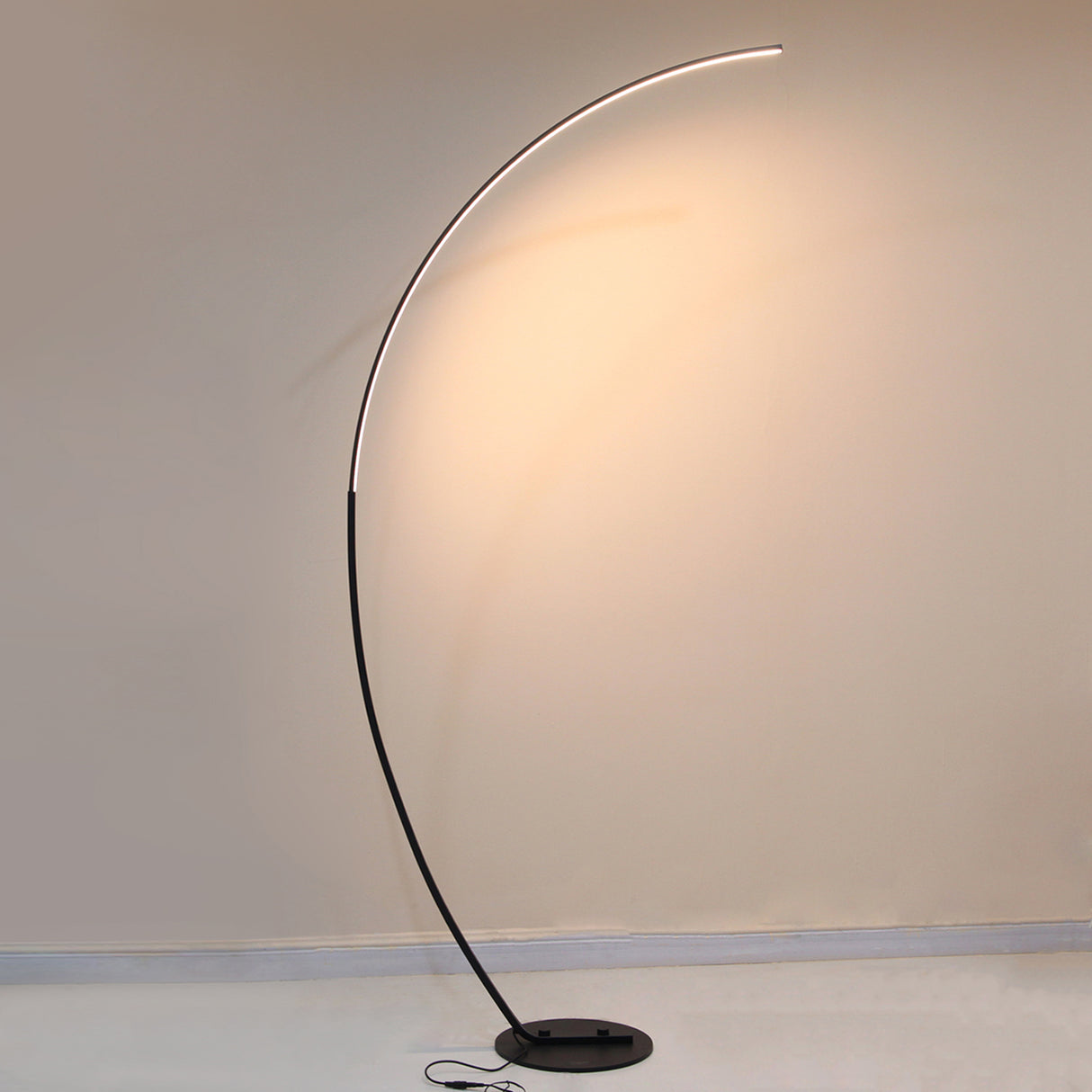 מנורת עמידה יואב שחור דגם | A