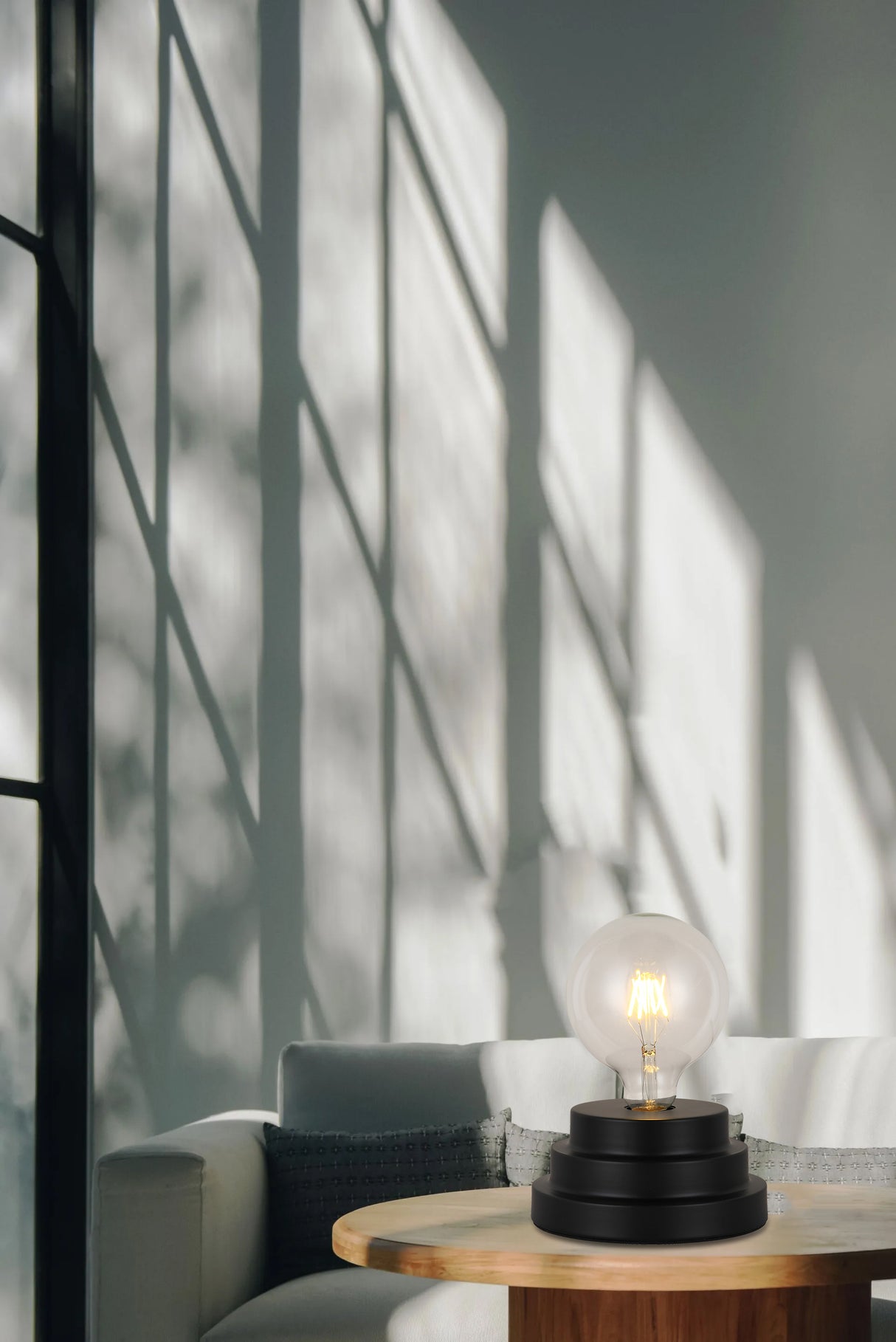 מנורת שולחן ריגה שחור| זהב