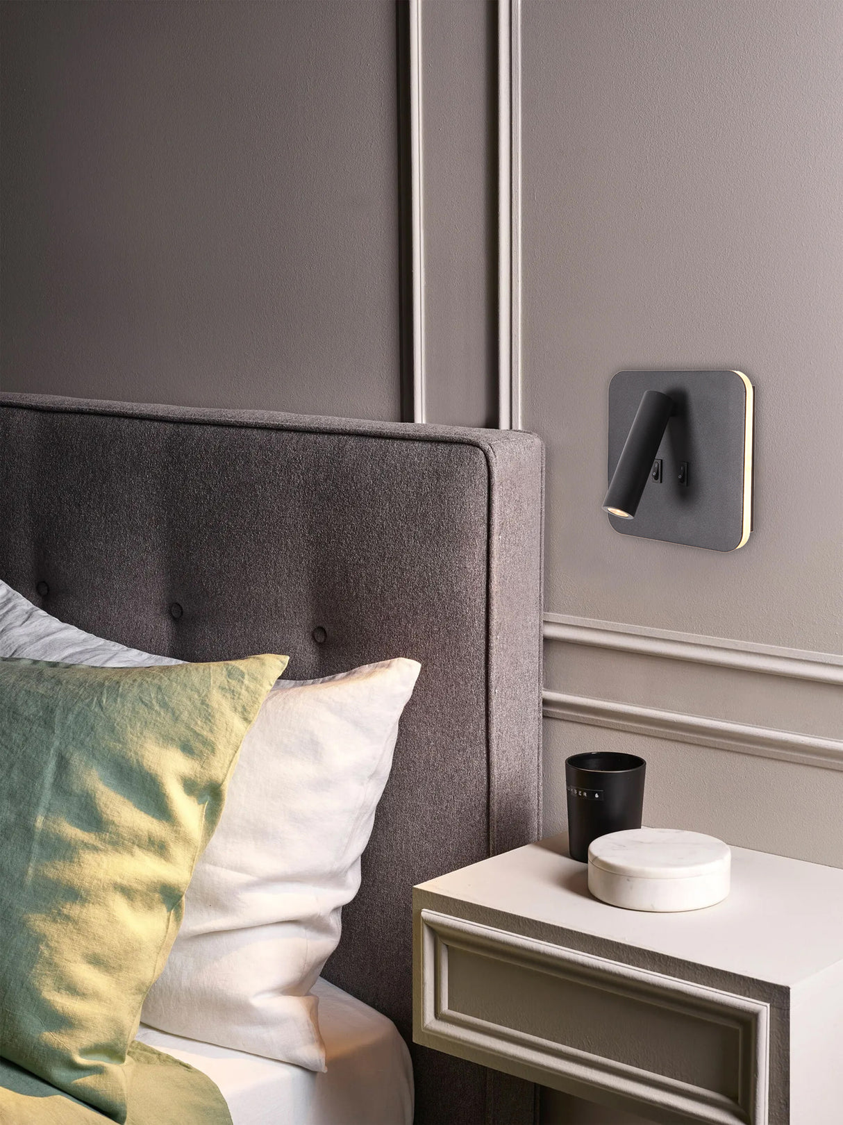 מנורת קיר קאדרים מרובע| שחור| זהב| לבן