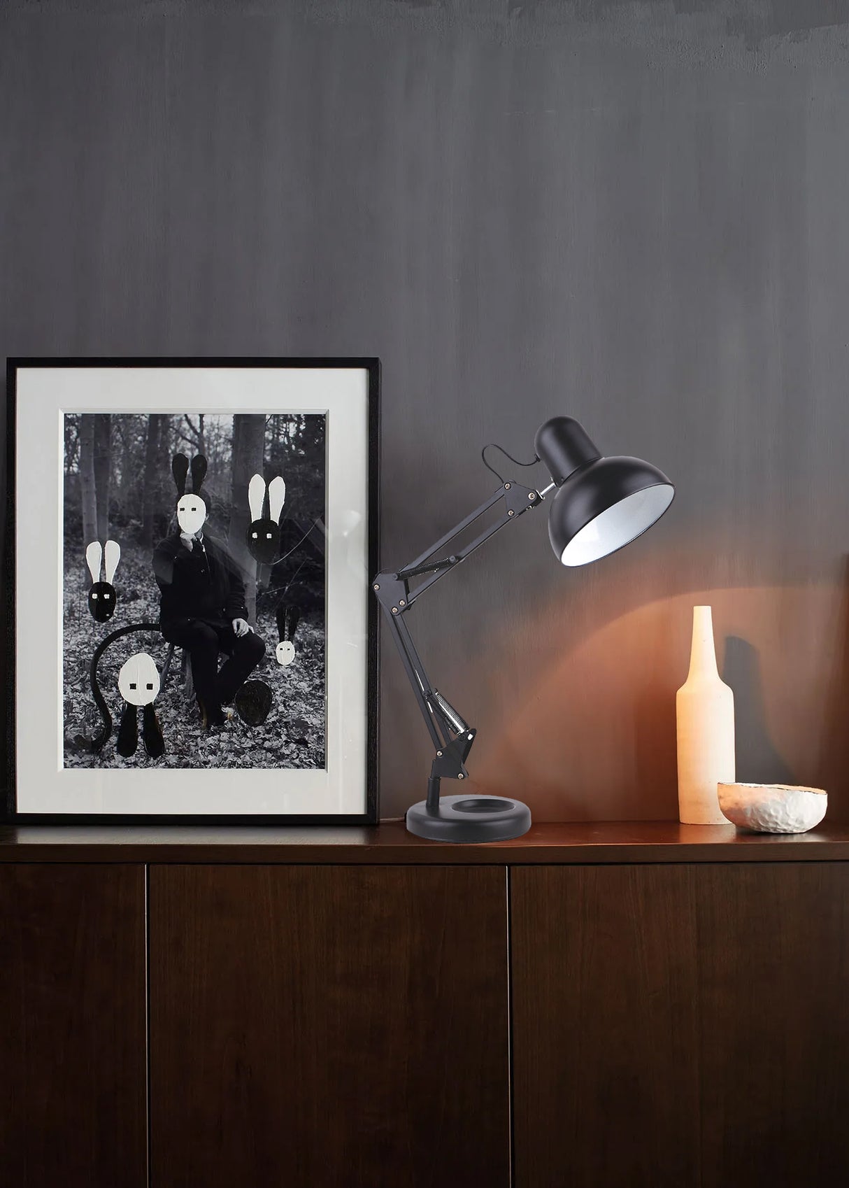 מנורת שולחן שרטוט שחור| לבן| כסוף| פליז