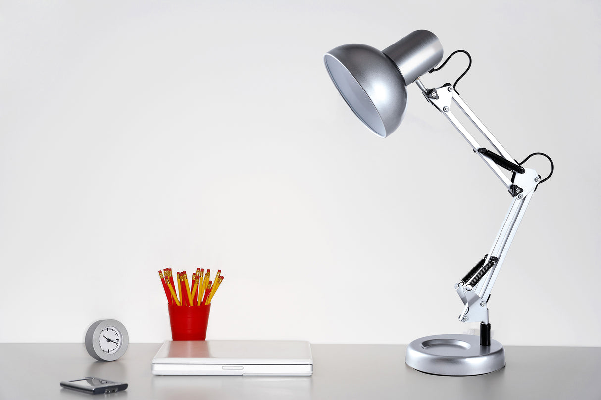 מנורת שולחן שרטוט שחור| לבן| כסוף| פליז