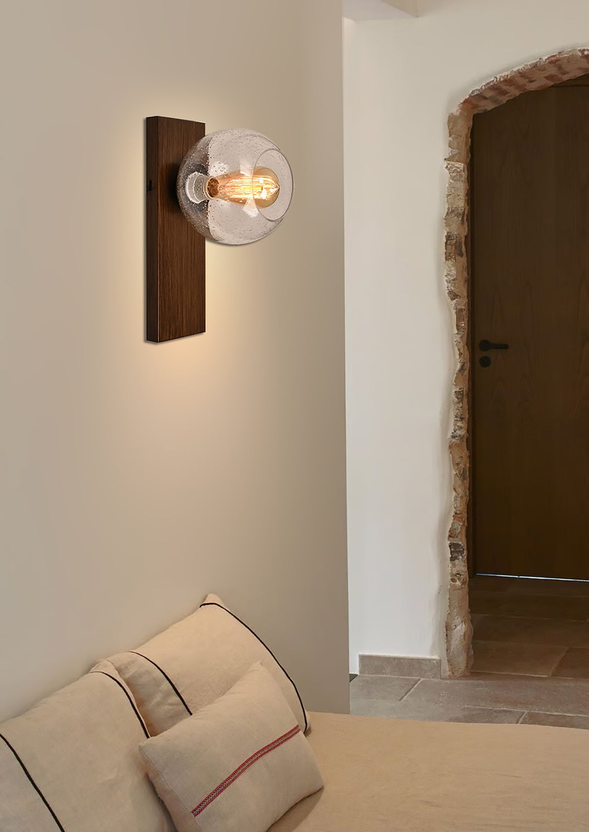 מנורת קיר מלכה