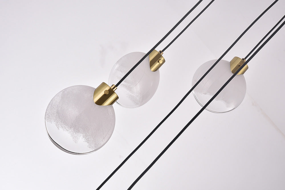 מנורת תלייה סלין – בסיס עגול שישייה זהב מוברש, אהיל לבן רך | G9