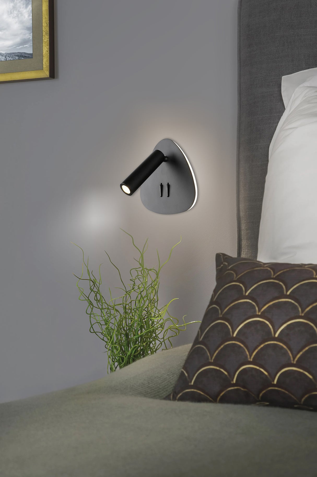 מנורת קיר אספן | זהב| לבן| שחור