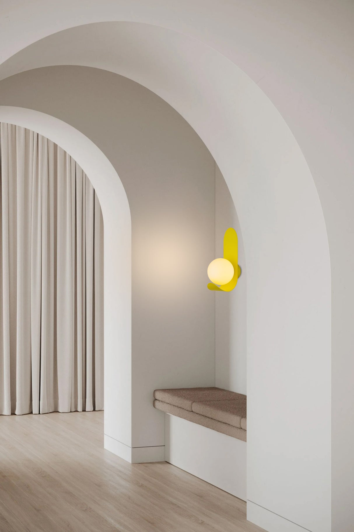 מנורת קיר בר שחור| צהוב