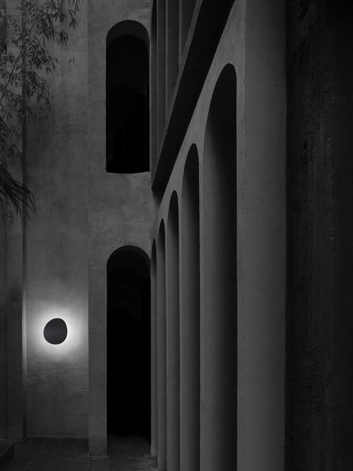 מנורת קיר לד חזי שחור| לבן