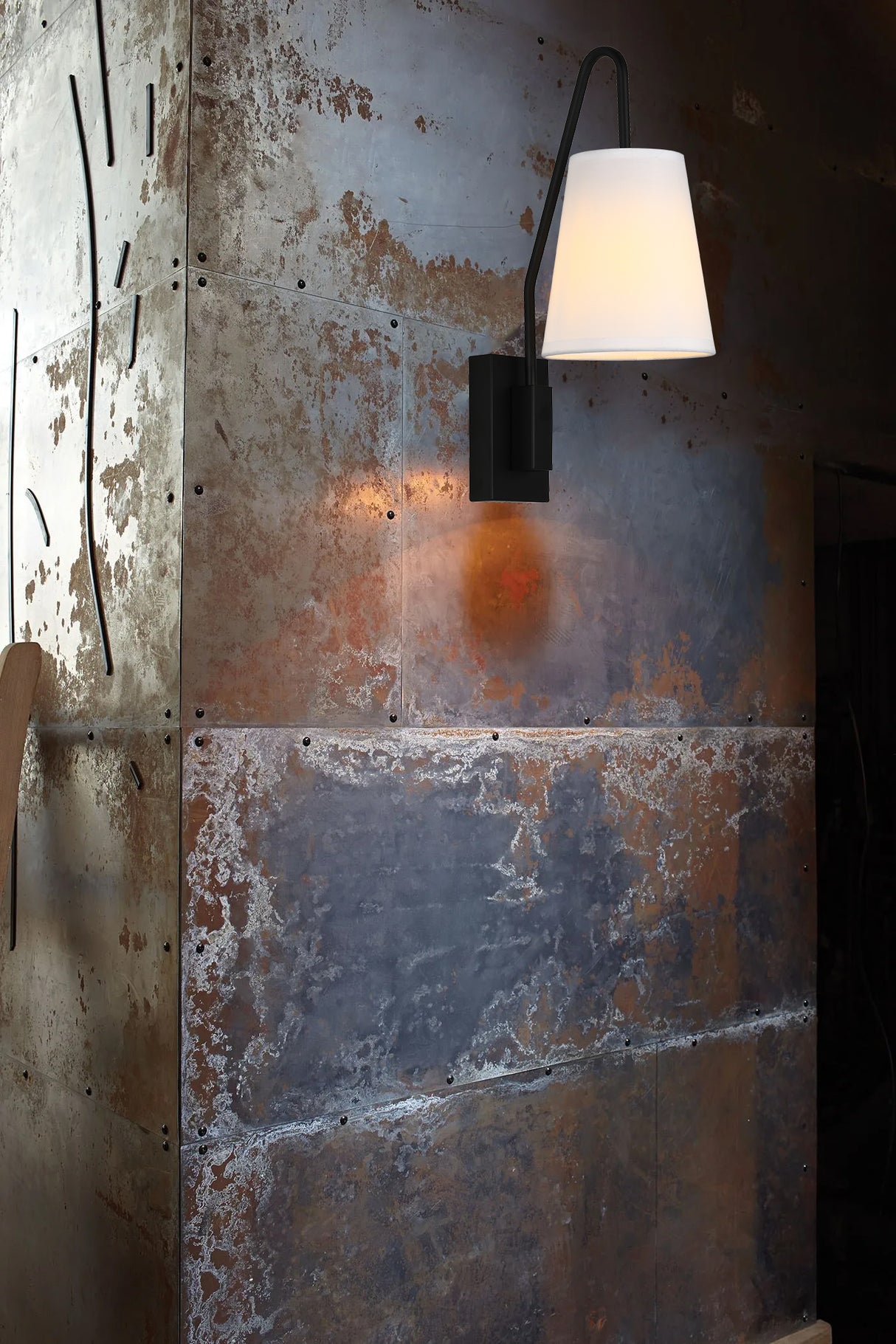 מנורת קיר סטרים| שחור