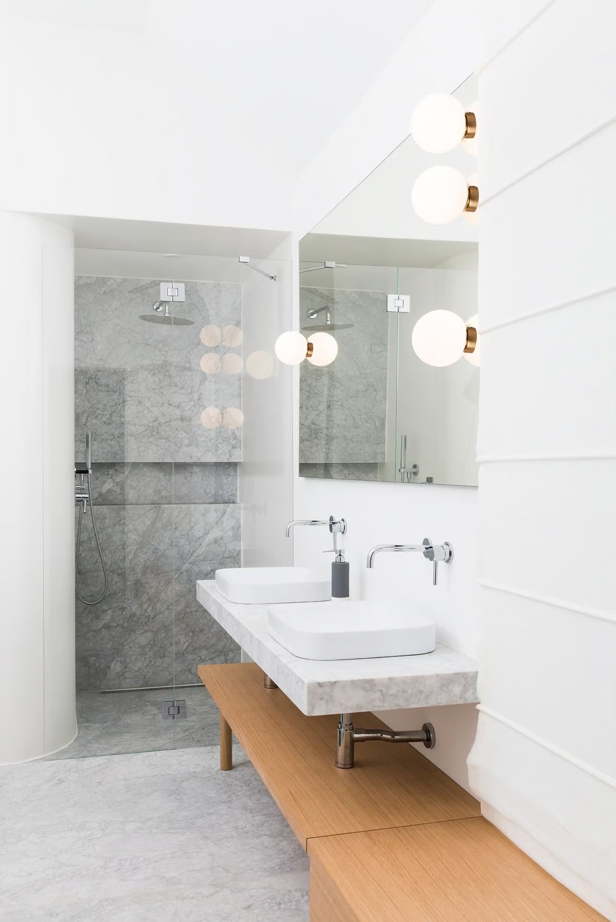 מנורת קיר ניקו פליז דגם| L