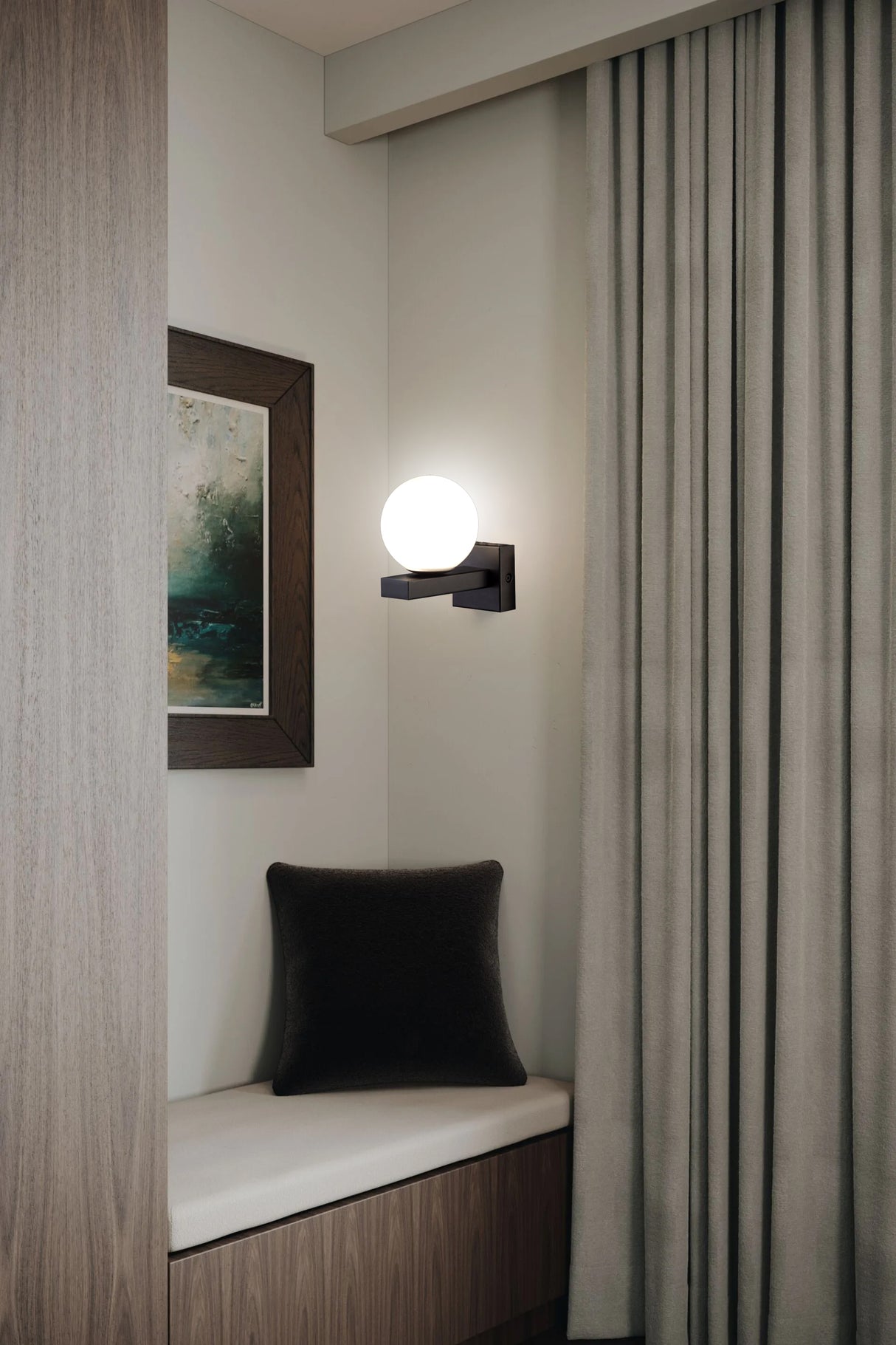 מנורת קיר רובי שחור דגם| B