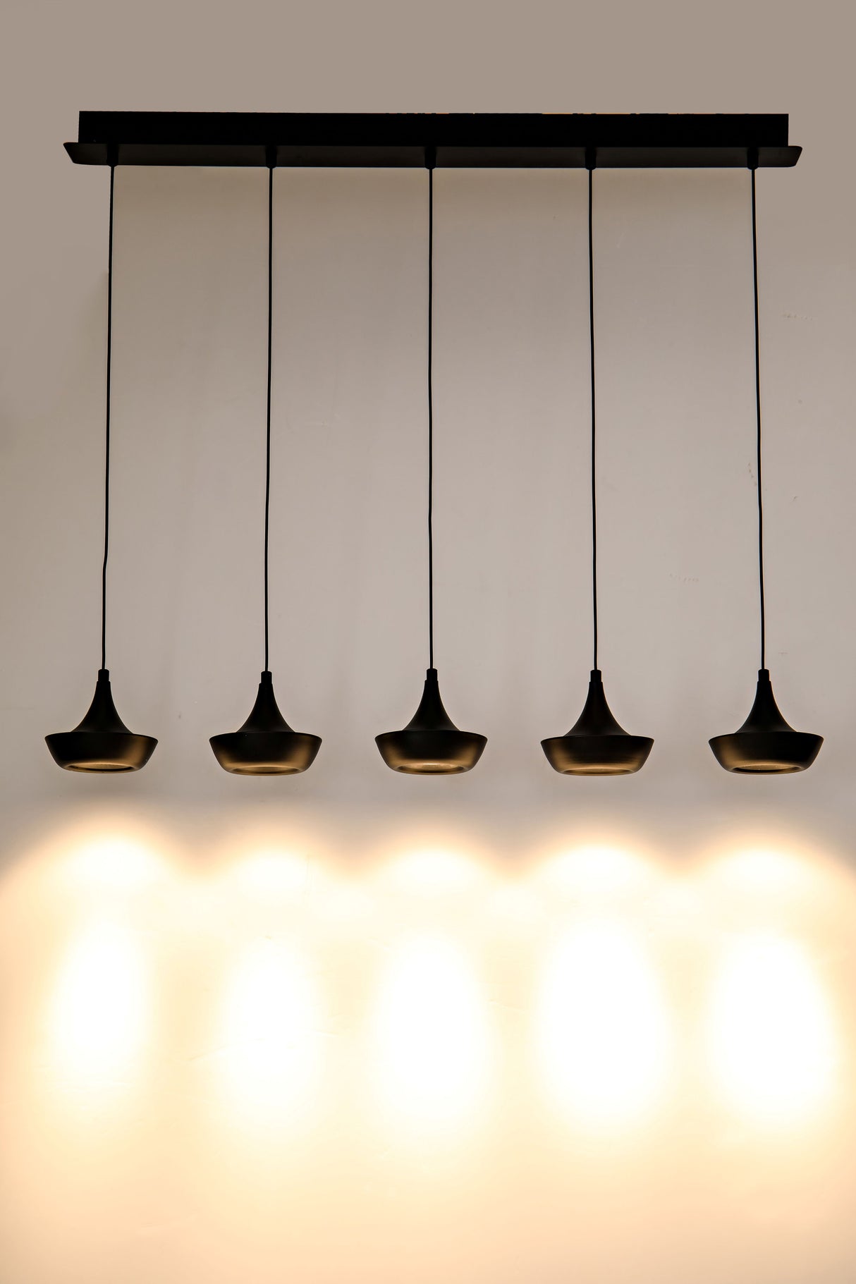 מנורת תלייה פרינס לד חמישייה| שחור