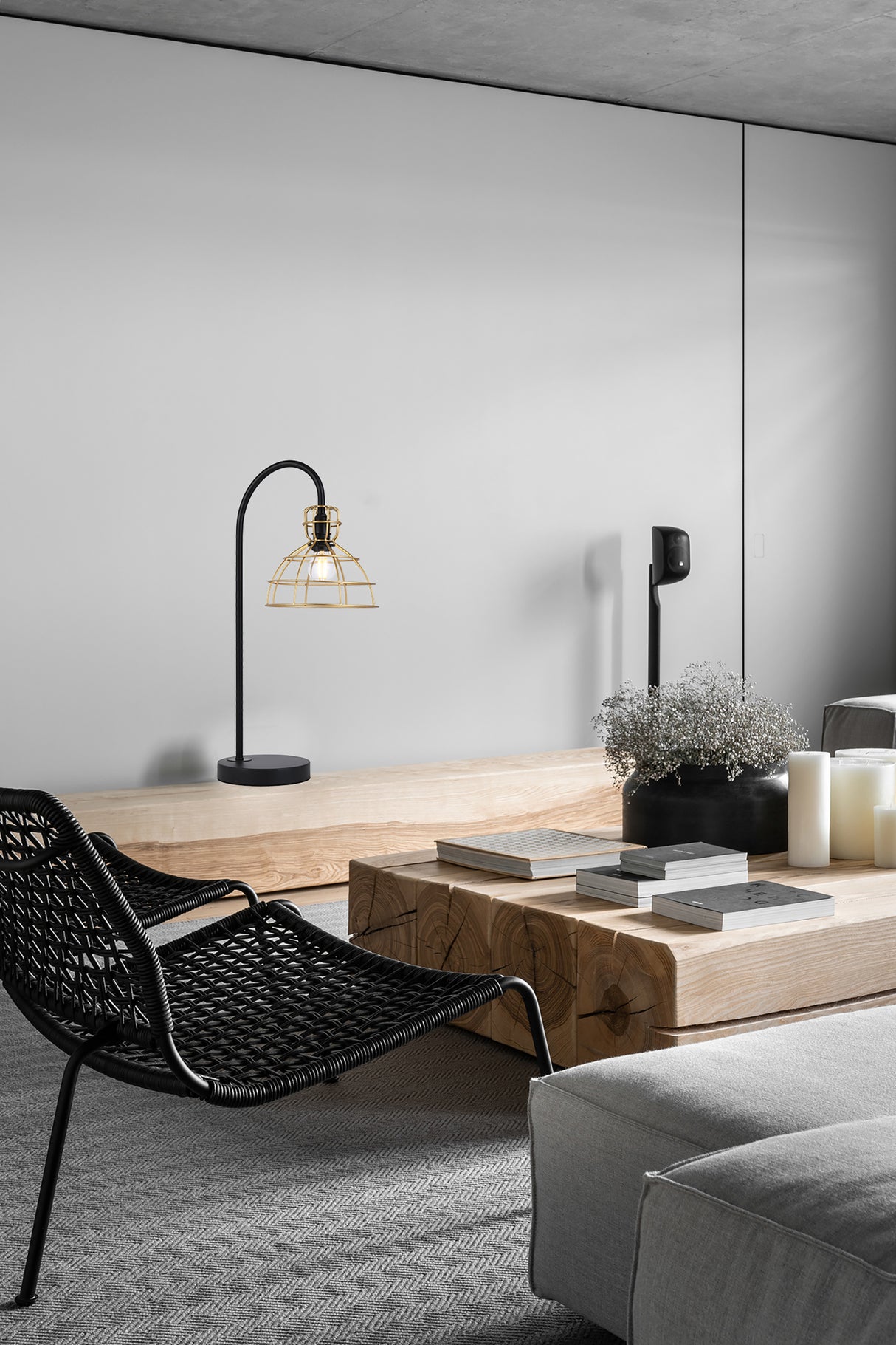 מנורת שולחן רבקה שחור וזהב