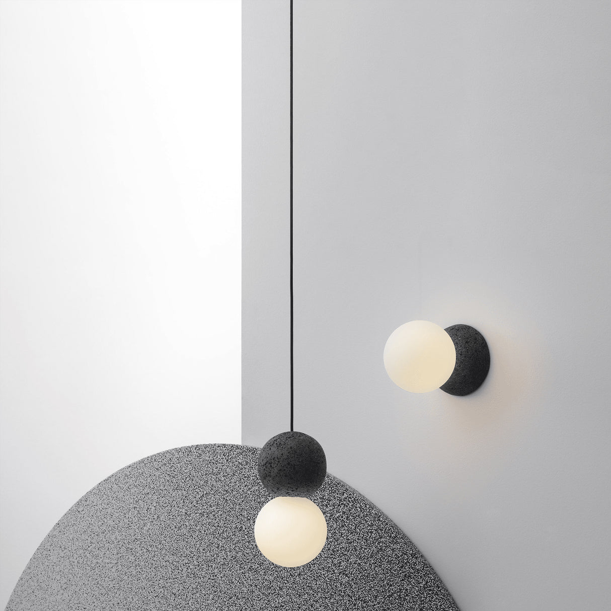 מנורת קיר מריבה| שחור