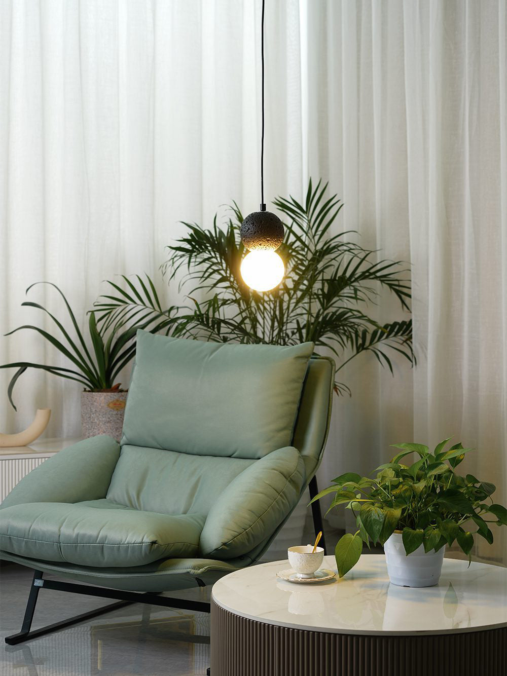 מנורת תליה מריבה| שחור