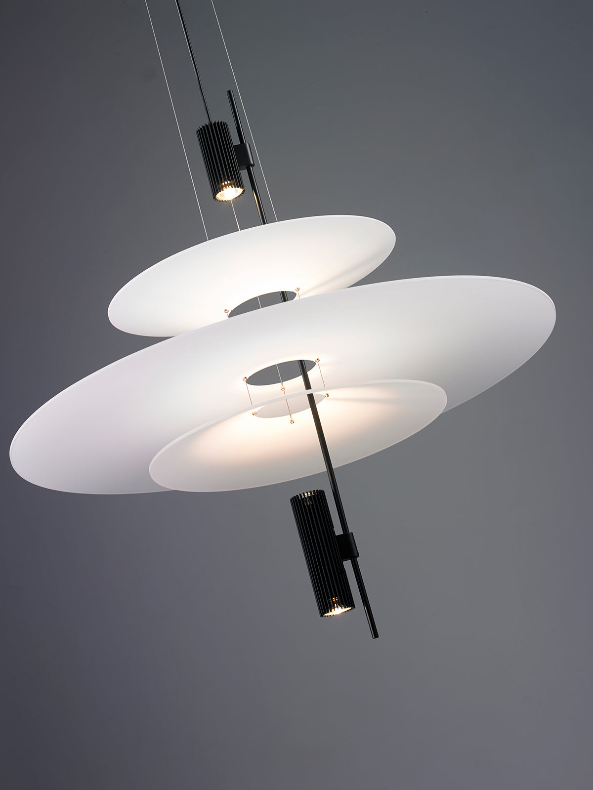 מנורת תליה קרוסלנד לד| שחור