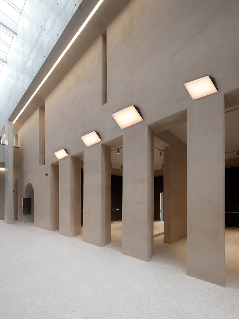 מנורת קיר חוץ ספרינט 36W שחור| לבן| אפור