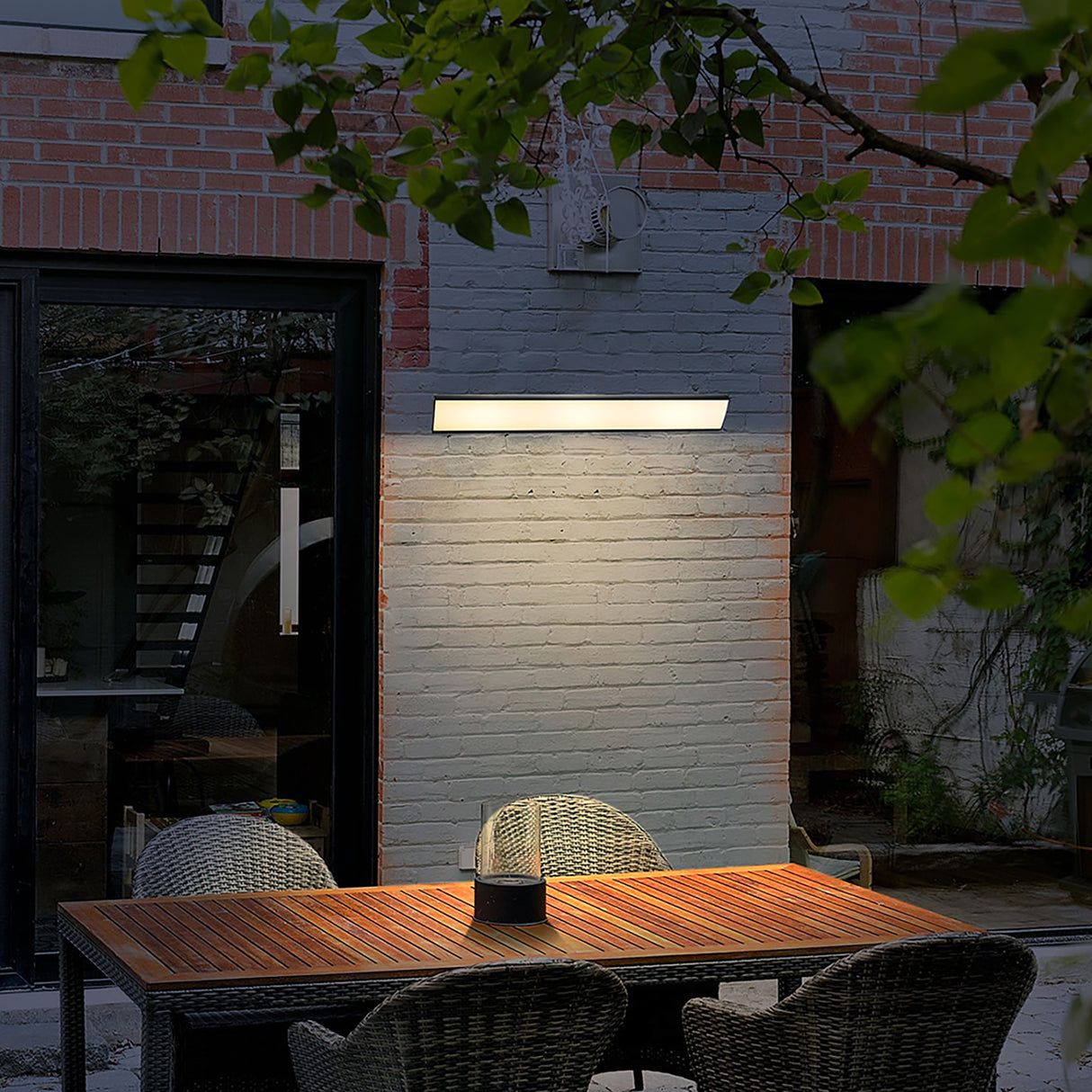 מנורת קיר גינה חוץ וירג'יניה שחור| לבן