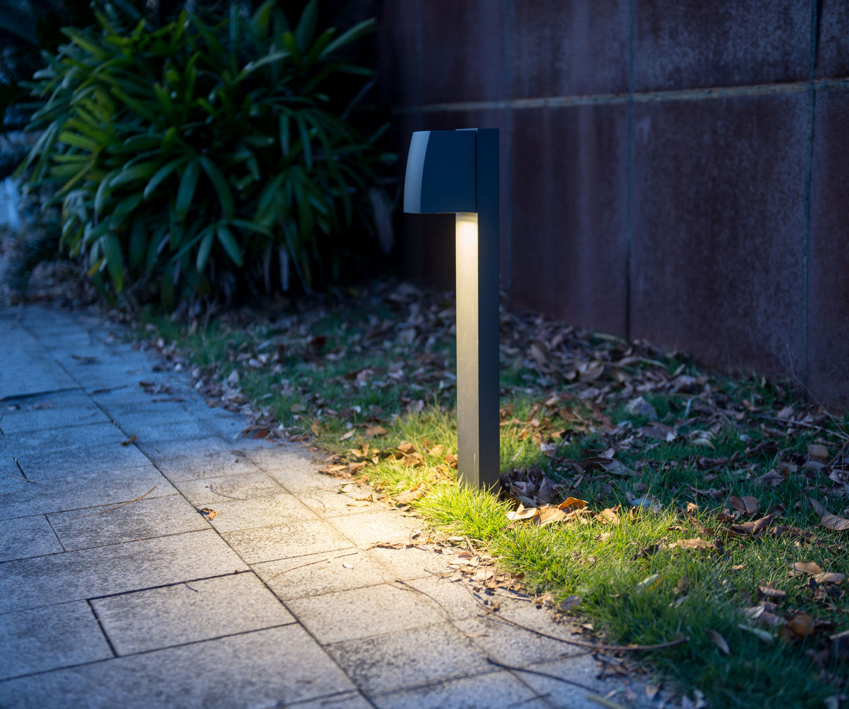 עמוד תאורה חוץ לגינה רוסו שחור דגם| A