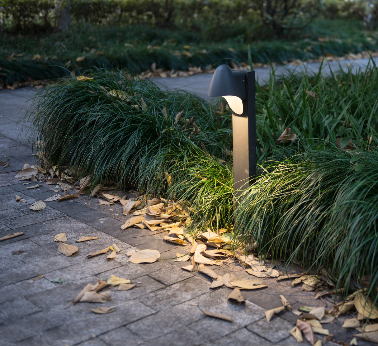 עמוד תאורה חוץ לגינה רוסו שחור דגם| B