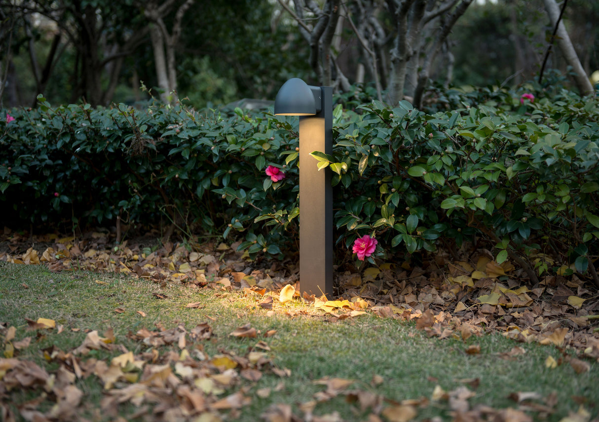 עמוד תאורה חוץ לגינה לוני שחור