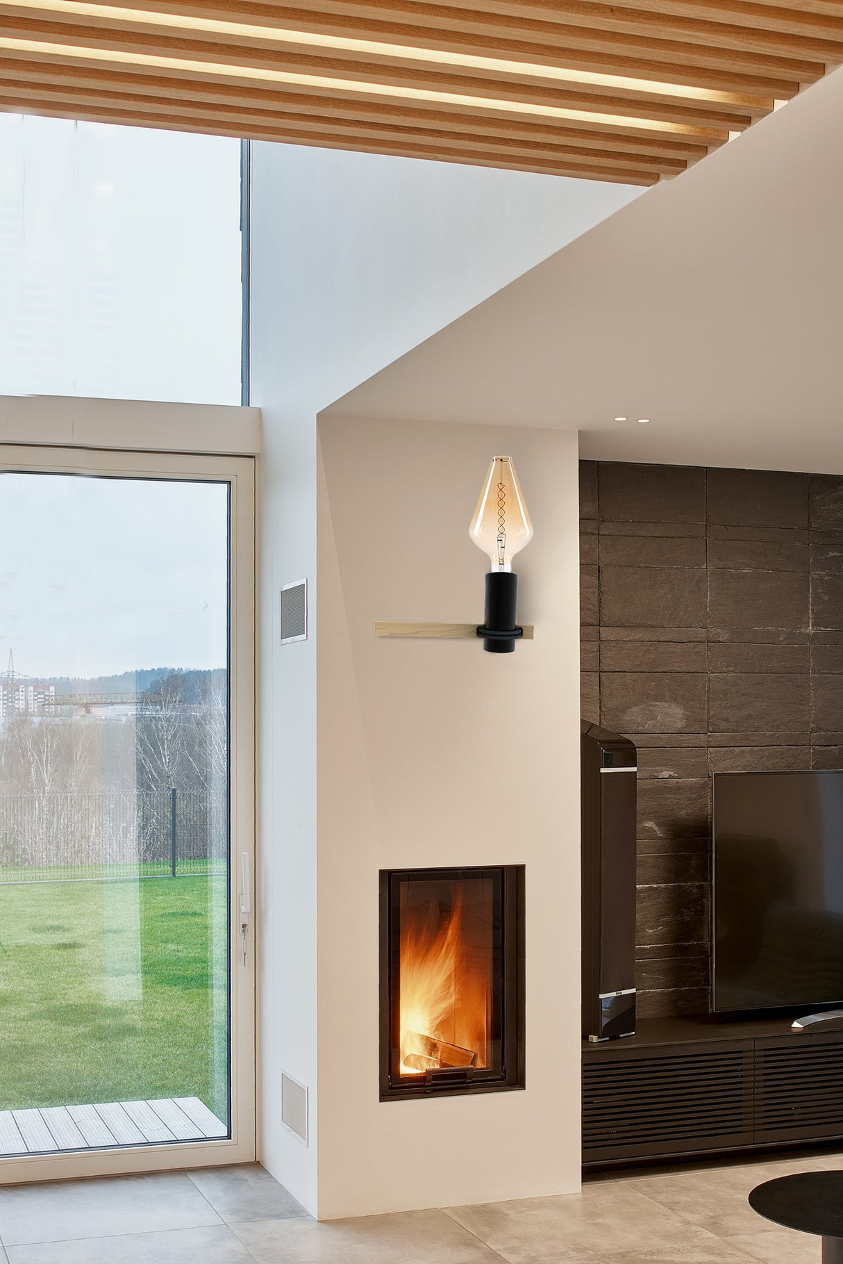 מנורת קיר סאמר שחור