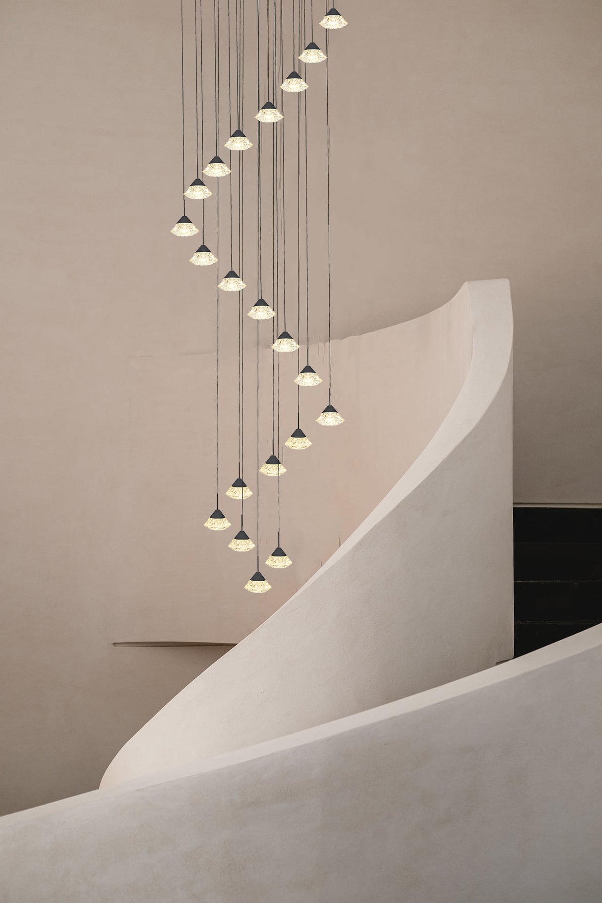 מנורת תליה לואיזה 20 יהלומי אקריל