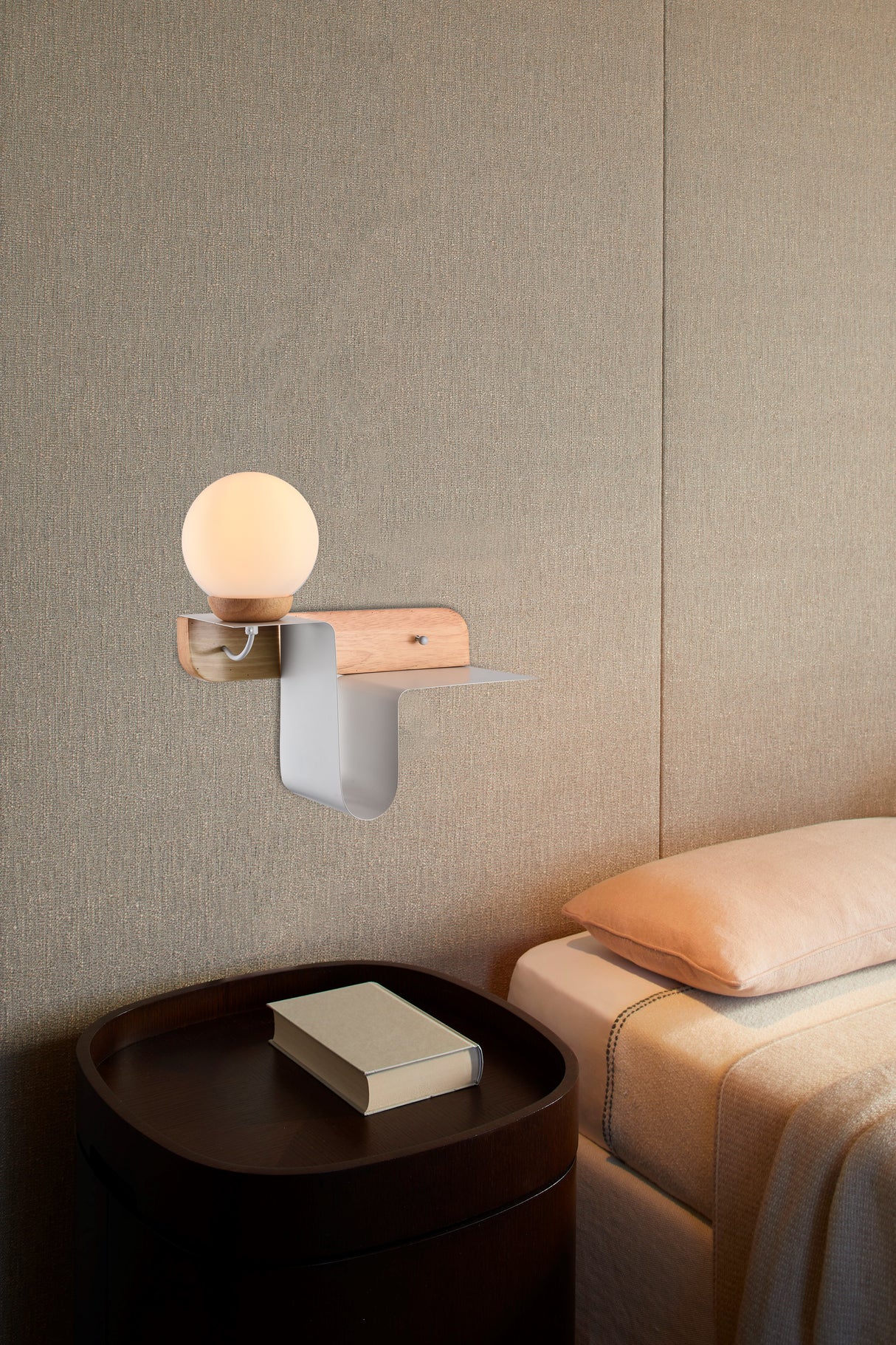 צמוד קיר וארנא