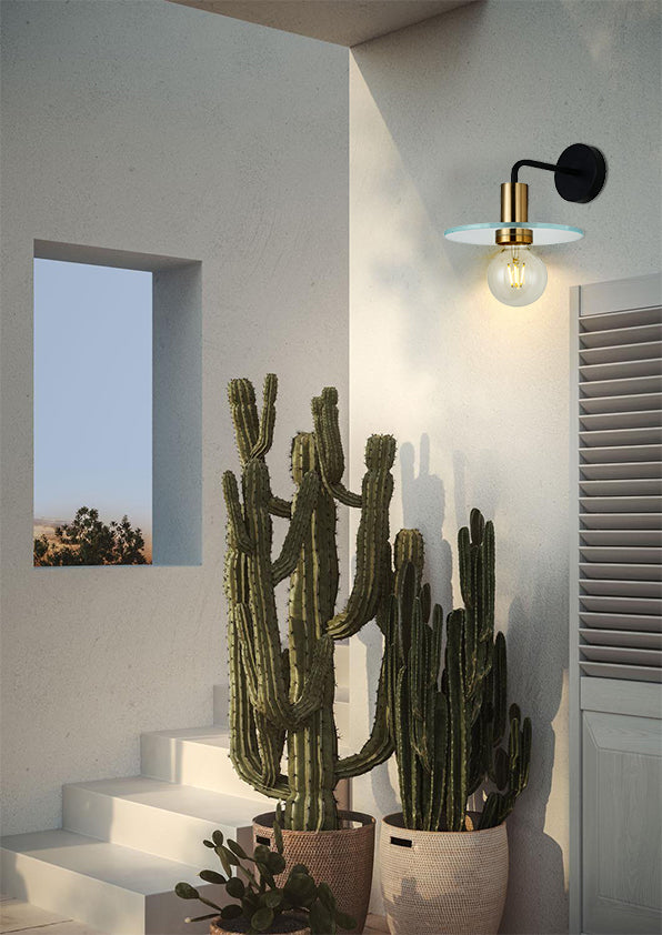 מנורת קיר מיה צבע שחור ופליז