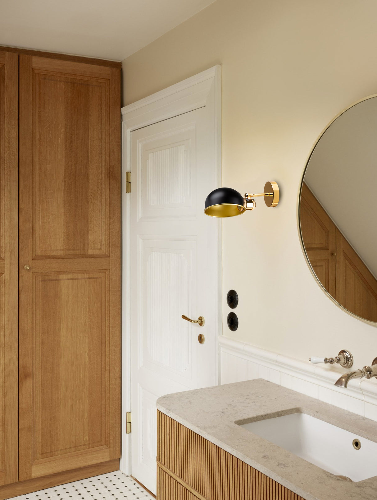 מנורת קיר דיליאנה עתיק שחור ופליז