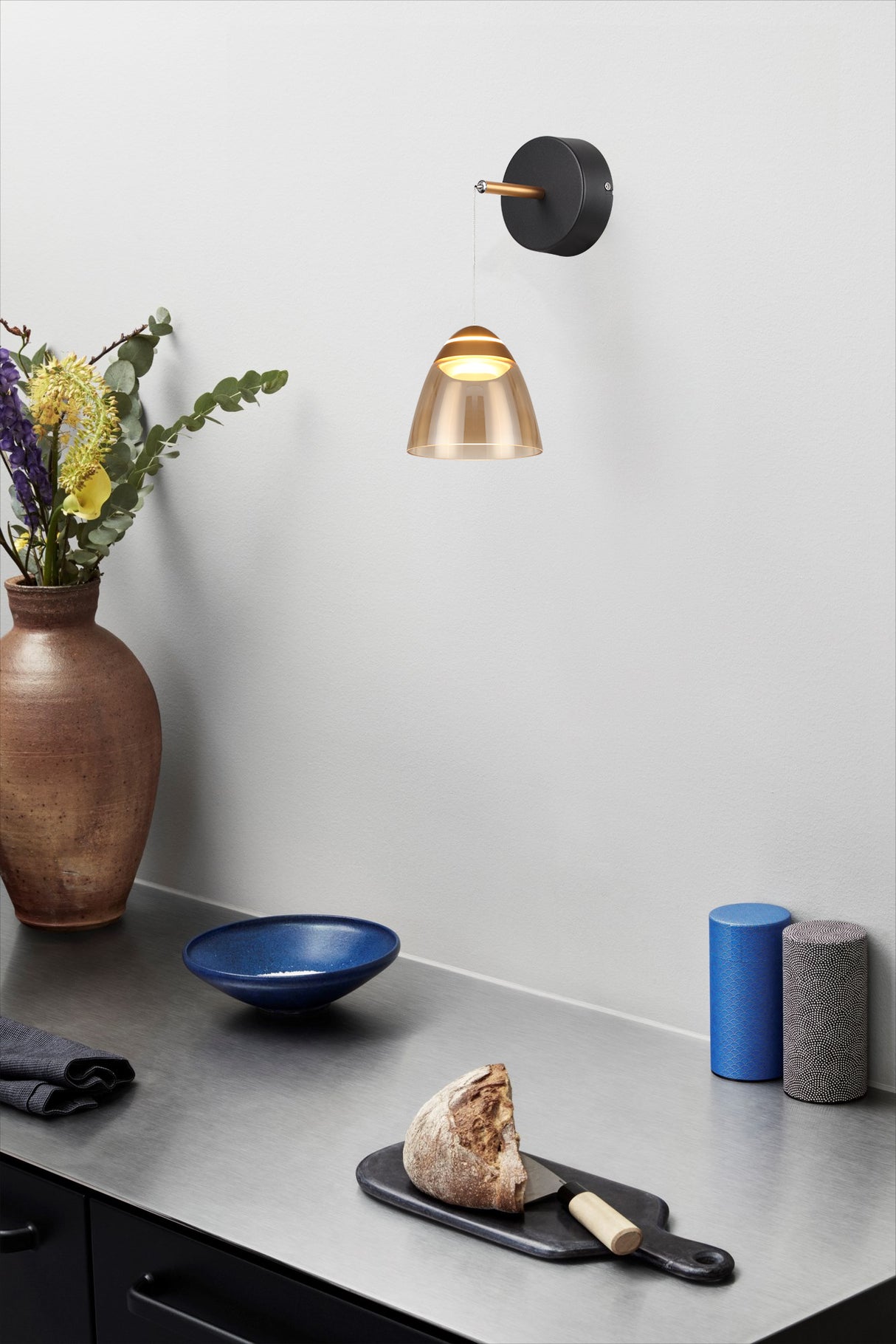 מנורת קיר פראג| זהב+ שחור