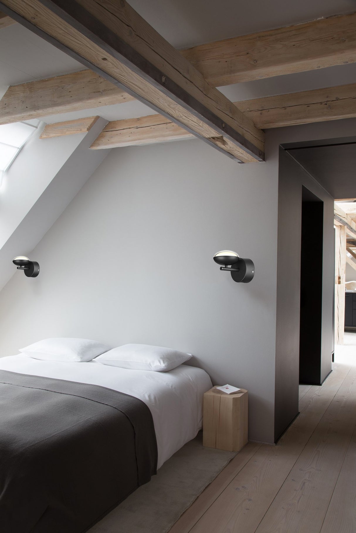 מנורת קיר מריה| בודד| שחור