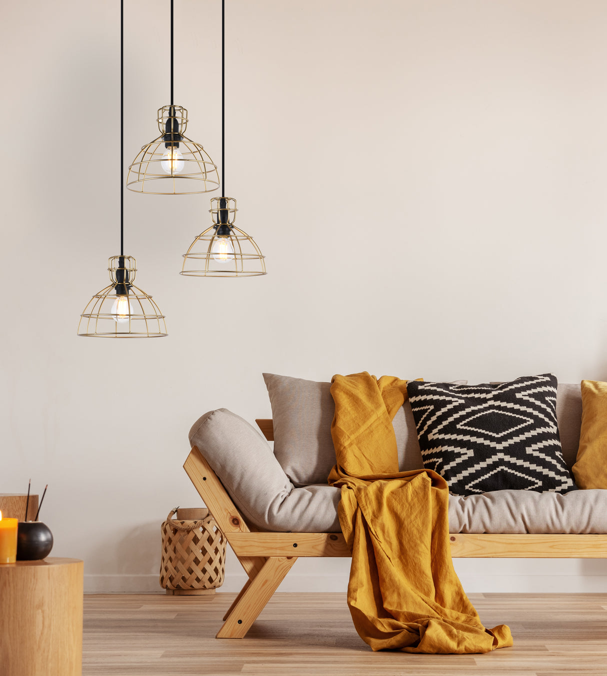 מנורת תליה רבקה שלישיה שחור וזהב