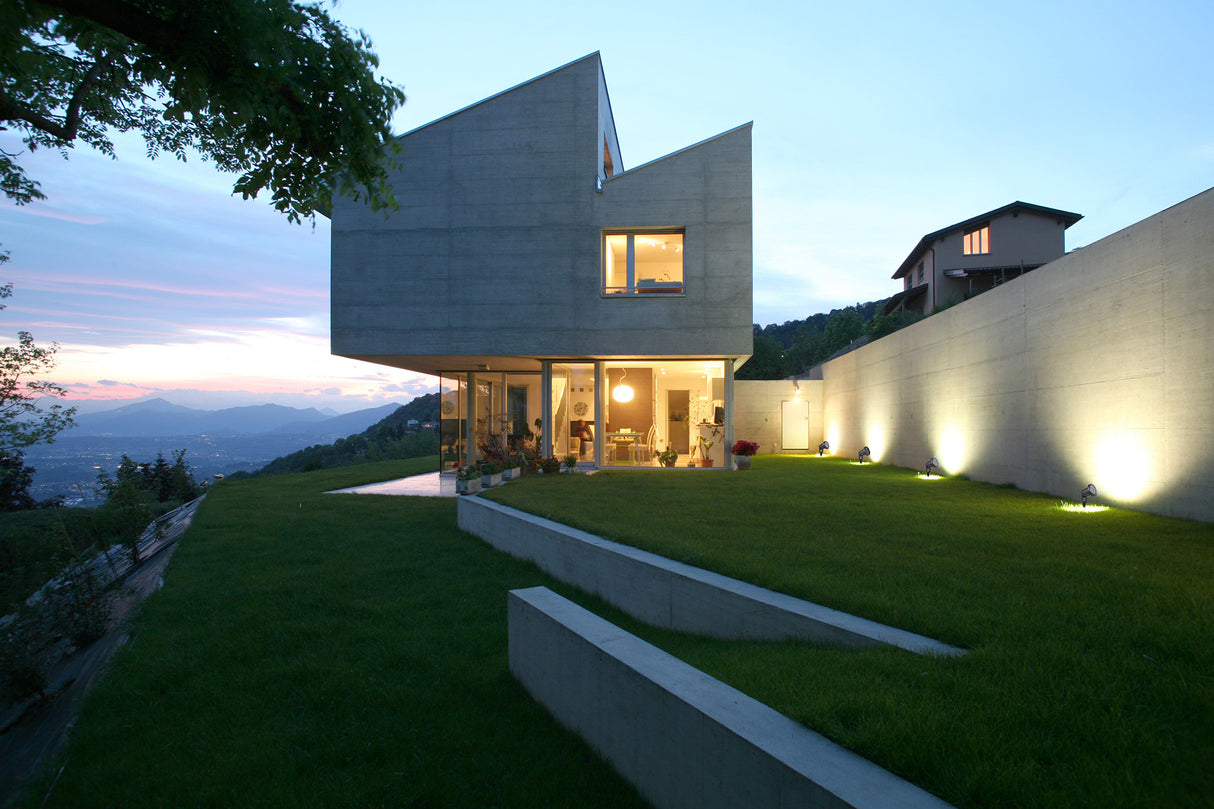 דוקרן רפי לגינה GU10| 220V| שחור|לבן