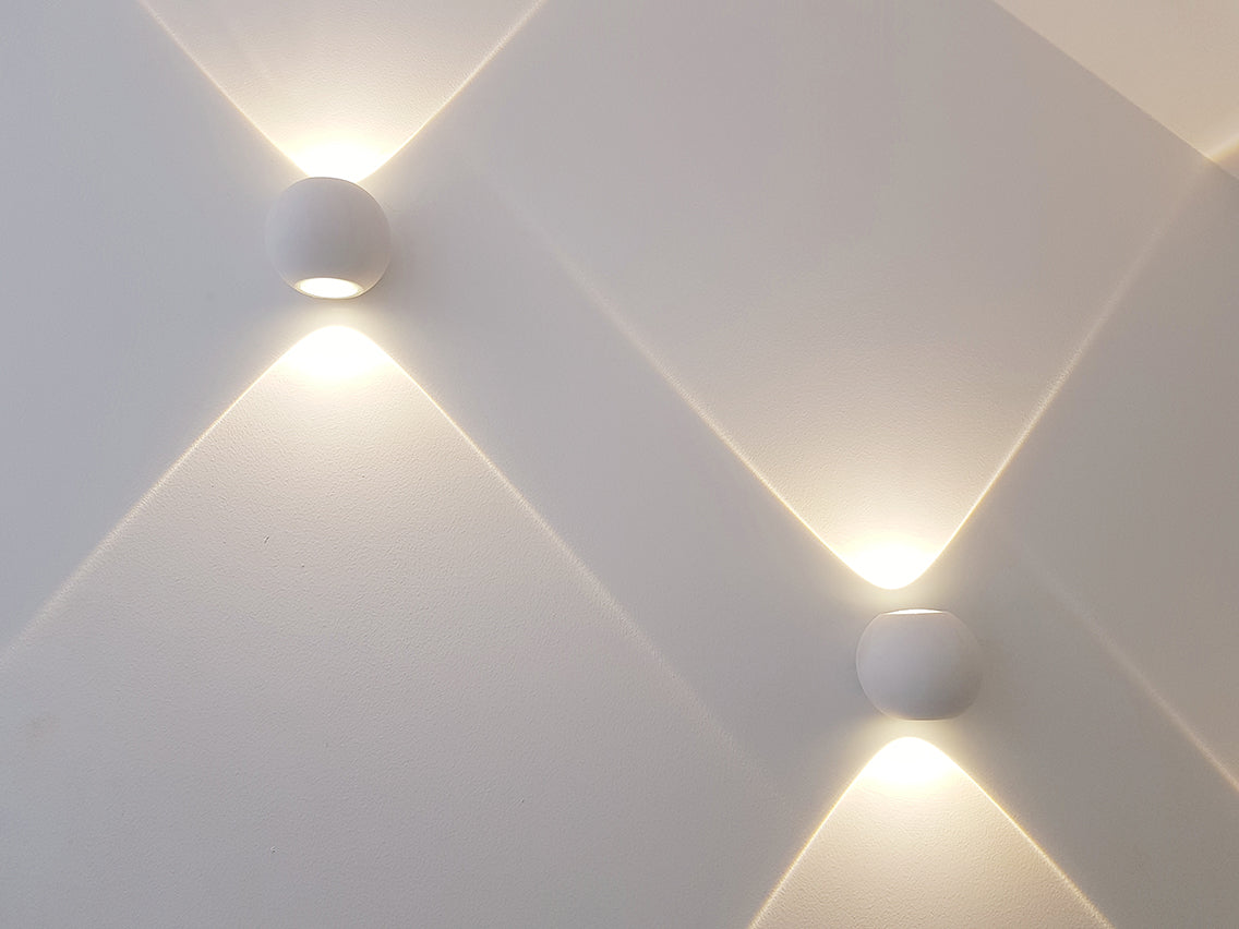 מנורת קיר גינה חוץ אפ-דאון לד אורפז שחור| לבן