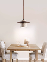 מנורת תלייה היילו – אבן טרוורטין טבעית ועץ אגוז | E27